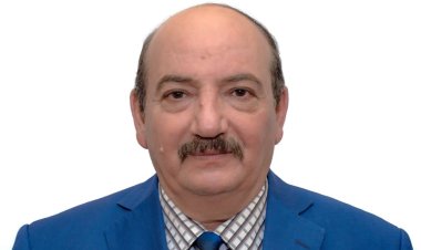 صناعة التاريخ " الداخلي والخارجي  والإنساني".