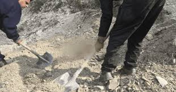 العثور على مقبرة جماعية تضم جثث عدد من قوات الأمن العام وعناصر الشرطة في أحد الأودية قرب مدينة ‎القرداحة