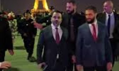 الرئيس السوري أحمد الشرع يزور برج إيفل في باريس