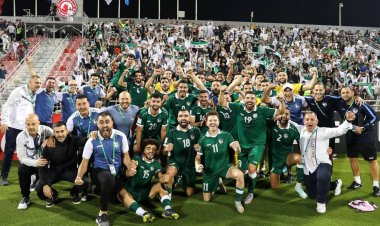 الرئيس الشرع يهنئ أبطال سوريا بعد الفوز على تونس: "رفعتوا راسنا وفرحتوا السوريين"