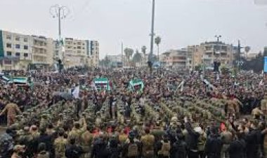 شهدت مدينة إدلب اليوم انطلاق عرض عسكري واسع النطاق