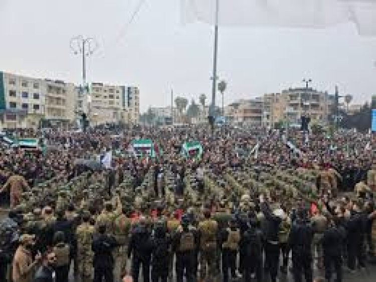 شهدت مدينة إدلب اليوم انطلاق عرض عسكري واسع النطاق