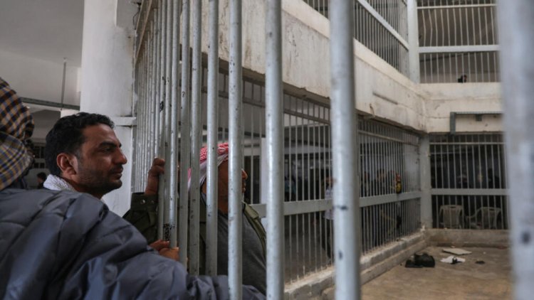 يوم فُتحت السجون… سوريا تستعيد حريتها وتحيي ذكرى تحرير المعتقلين من صيدنايا