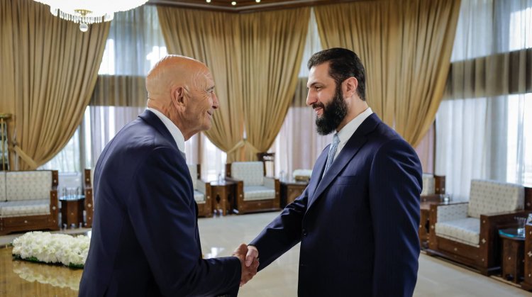 استقبل السيد الرئيس أحمد الشرع اليوم في دمشق المبعوث الأمريكي الخاص إلى سوريا توماس باراك