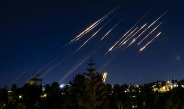 إيران تطلق 4 رشقات صاروخية باتجاه إسرائيل وترمب يدعو لعدم الرد